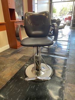 Brown hydraulic hairstyling salon chairs - x6