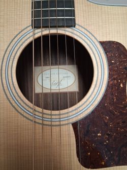 Taylor  guitar 214ce