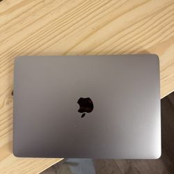 MacBook 12” A1534 – Powers On, Broken Screen – Great for Parts 