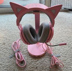 Razer kraken kitty headphones and pink razer base station v2 chroma