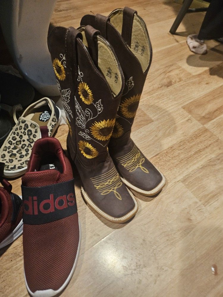 Sunflower boots New size 6 but run small fits 5-51/2