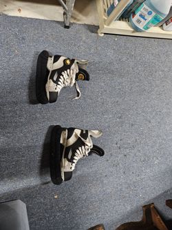 Ice Hockey Skates with Blade Guards- size 7.5