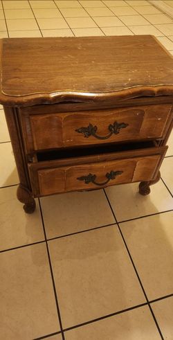 Small brown drawer dresser
