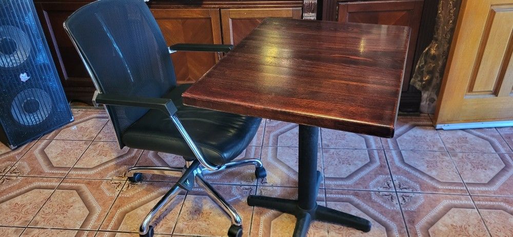 Jugo. De Mesita Y Silla