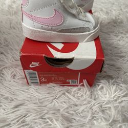 Nike Blazer ‘77, Dr Martens 