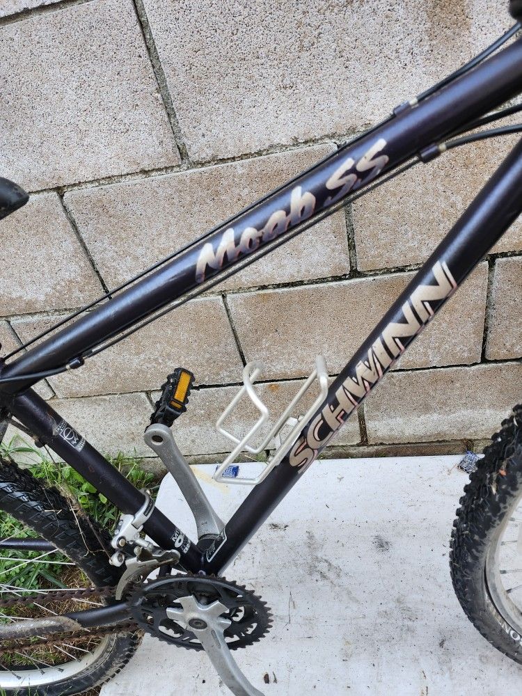 Men's old school mountain bike