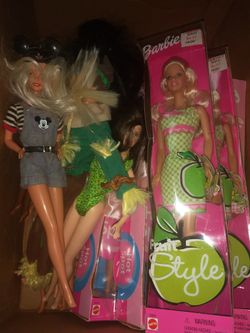 Boxing 1990 Barbie doll some still in boxes
