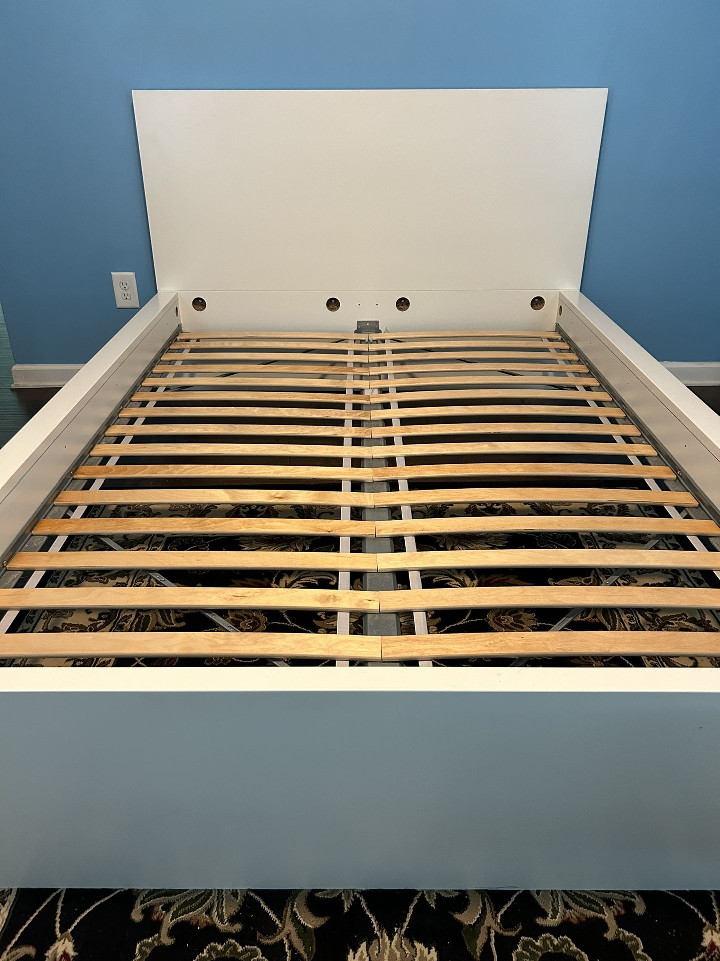 EXCELLENT CONDITION- IKEA Bed Frame Full, White