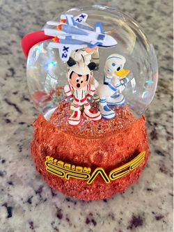 Disney Musical Snow Globe MISSION SPACE. Mickey, Goofy & Donald. Mint!!! 👇😎👇 --View my Facebook Marketplace for more listings and my ⭐️⭐️⭐️⭐️⭐️ sel