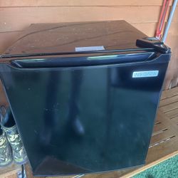 Mini fridge