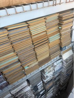 Sam's Club laminated flooring 14 ml new open box store price por box $38  total available 32 boxes half price they new open box all in  this bundle ha