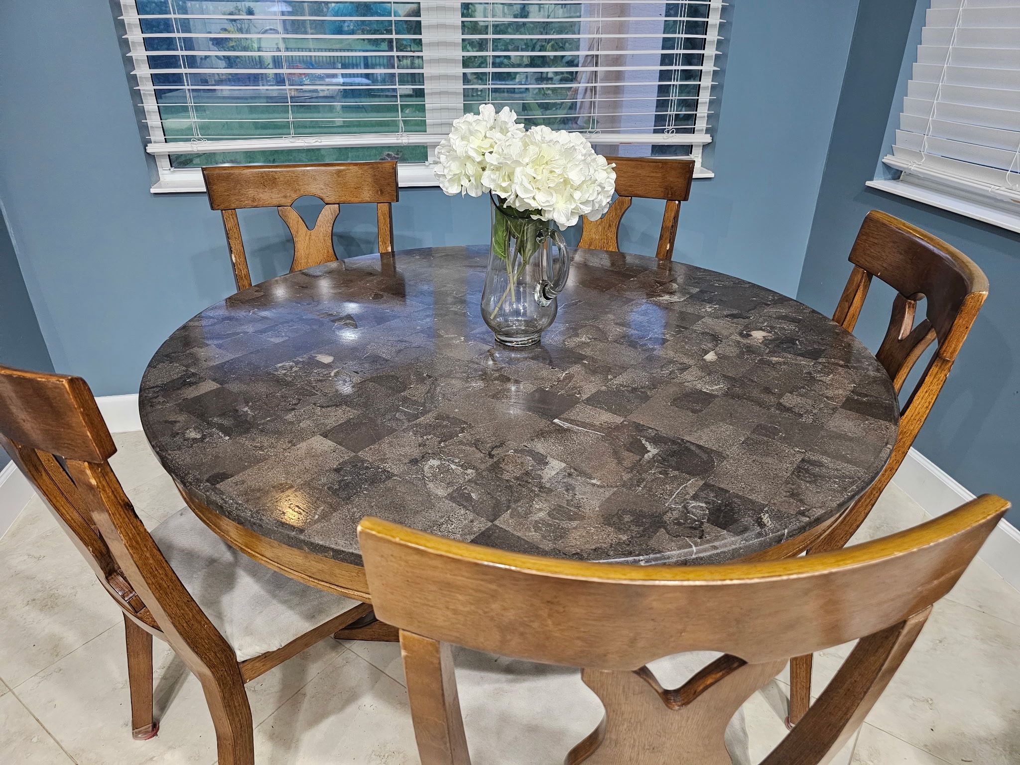 Rooms To Go Round Dining Table 52” Diameter