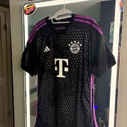 Bayern Munich 2023/24 Third Kit – Black & Purple Adidas Jersey XL