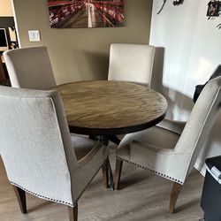 Circular Kitchen table with 4 chairs 
