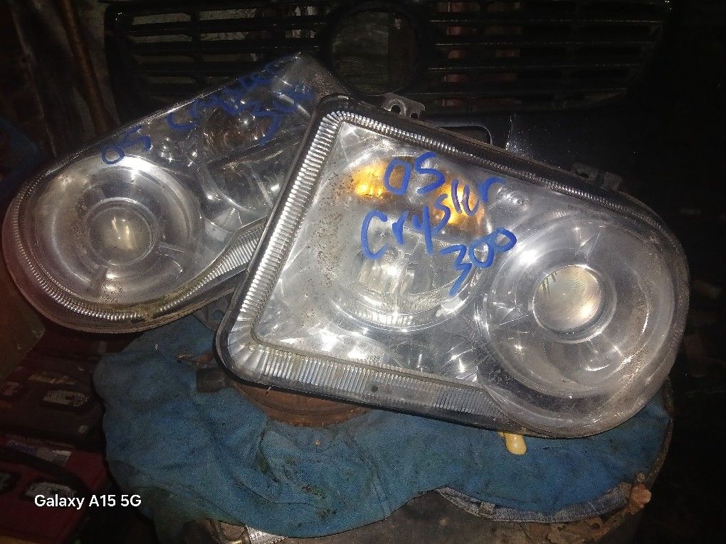 2005 Crysler 300 Headlights