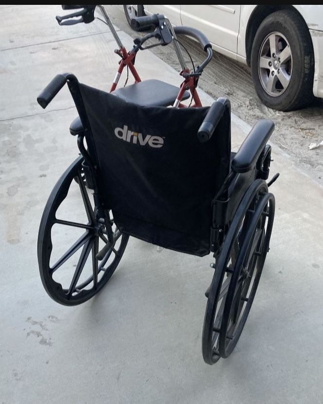 Drive Medical Cruiser III Light Weight Wheelchair w foot pedals
