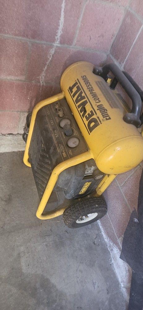 Dewalt Compressor 