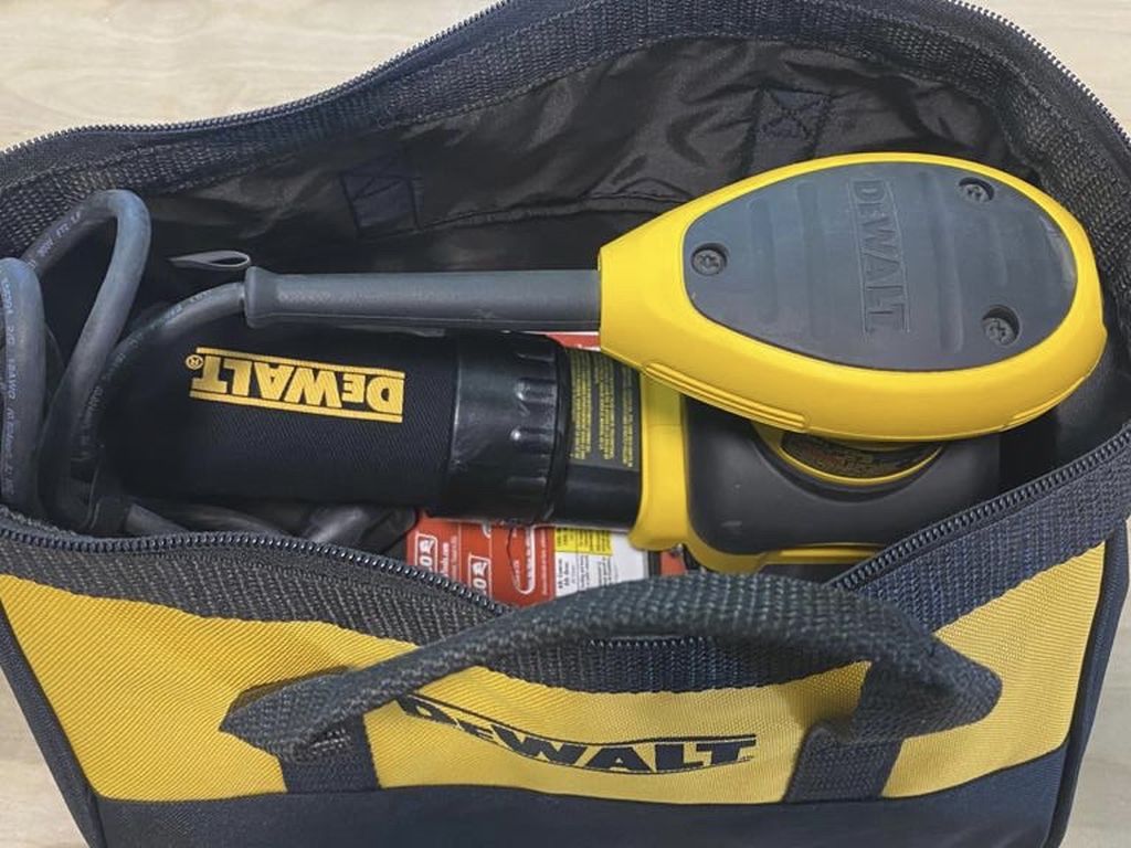 Dewalt 1/4 Sheet Palm Sander