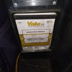 Yale  Electric Pallet Jack