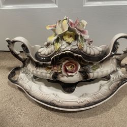  Capodimonte Bowl with Lid and Serving Plate  