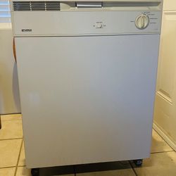 Dishwasher Kenmore ( FOR PARTS ONLY)