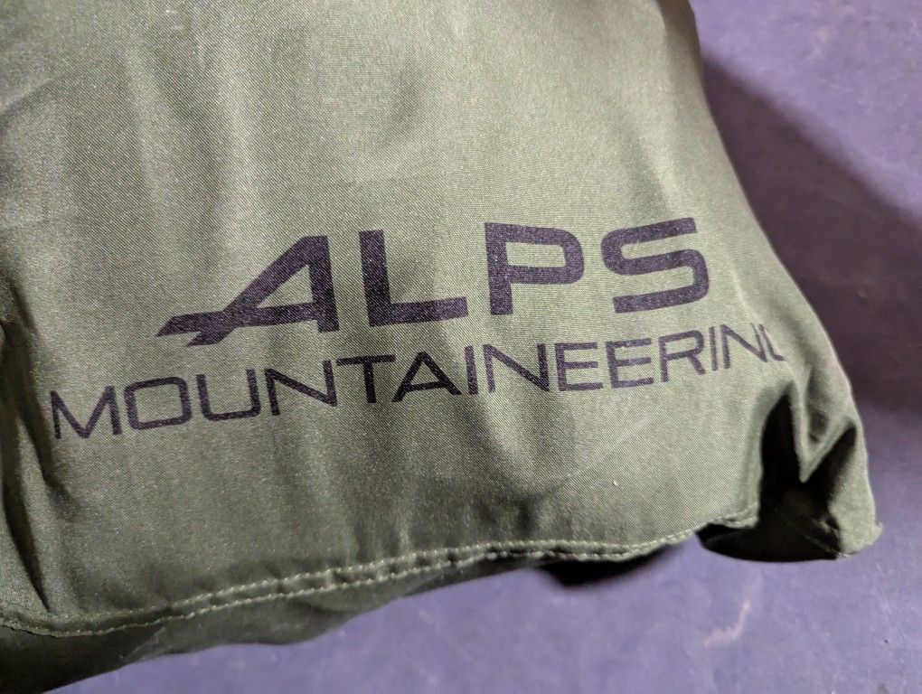 Alps mountaineering Inflatable Pad