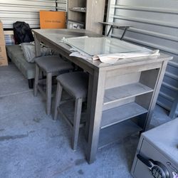 Kitchen Table With 4 Barstools