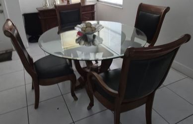 Juego de comedor y gabinete - precio negociable