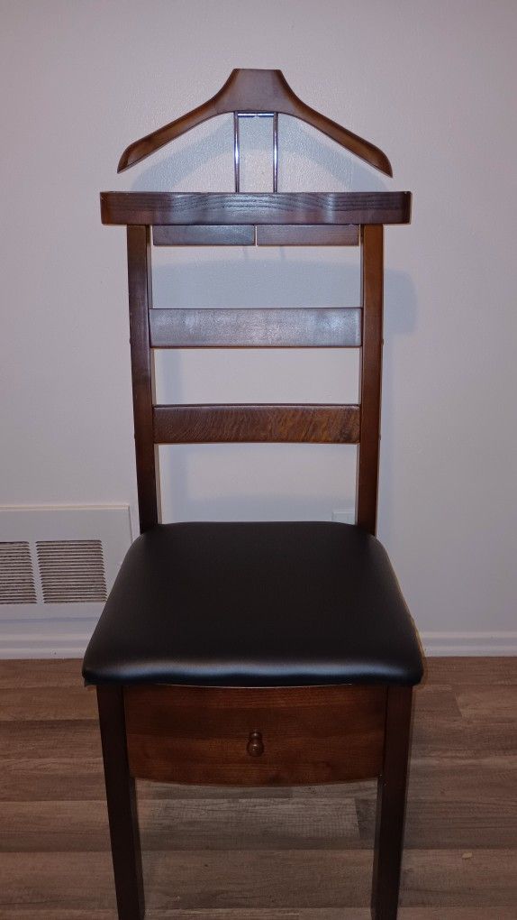 Like New Excellent Condition Valet Chair