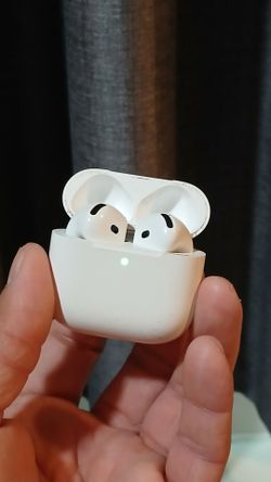 Apple AirPods 4 gen with Charging Case