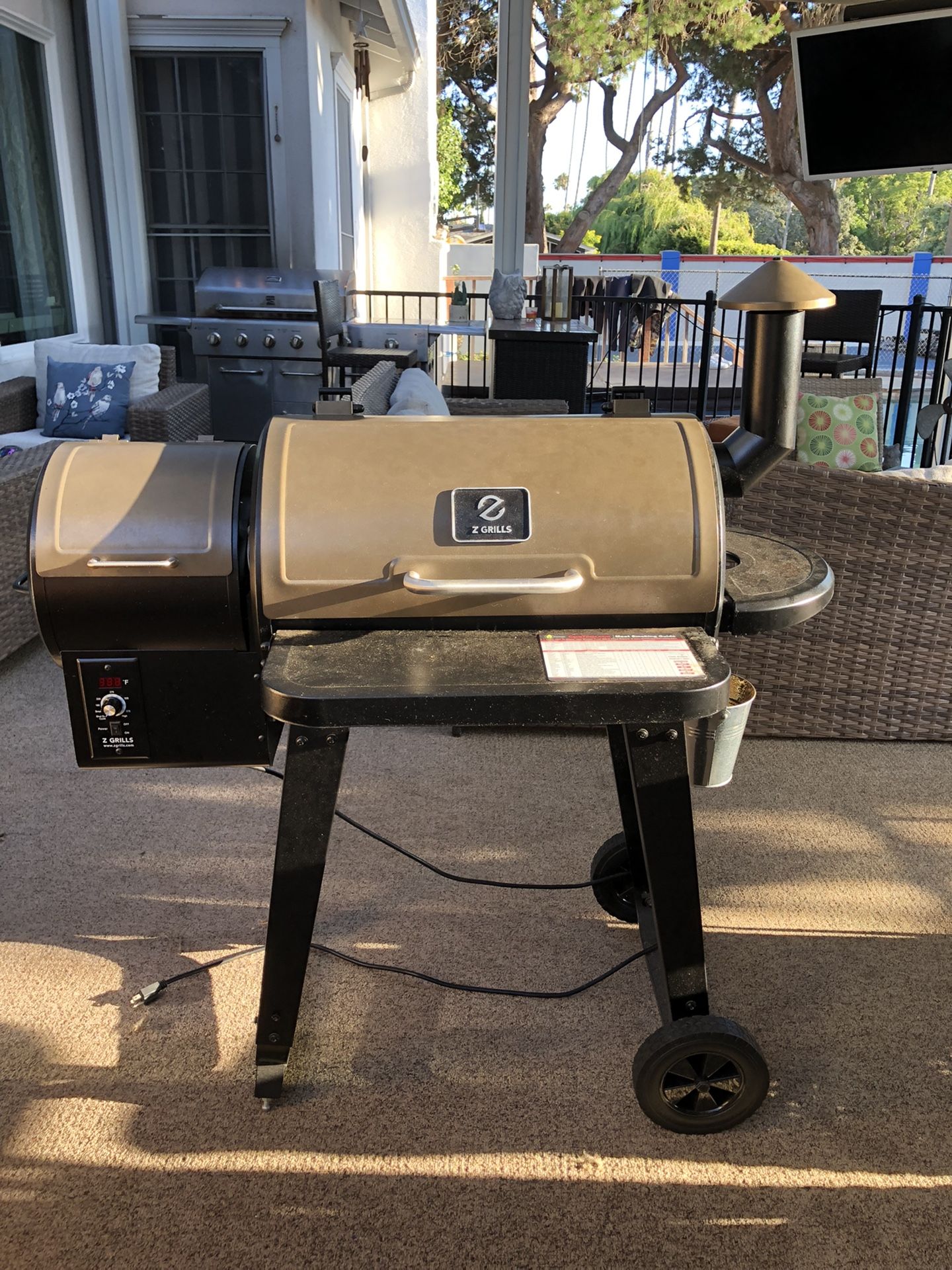 Z Grills Smoker Good Condition