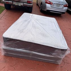Full mattress with box spring (2pc set - new)