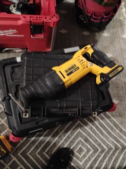 DeWalt 20V Max Saw w/Battery