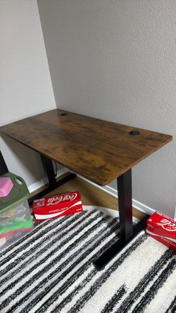 $80 OBO gaming or computer desk GENTLY USED NO SCRATCHES OR DENTS LIKE NEW