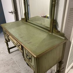 1920 Vanity Makeup Table