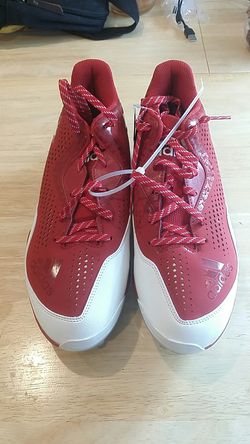 Adidas men baseball shoes...size 10