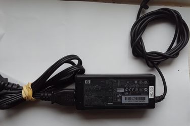 HP AC ADAPTER FOR LAPTOP