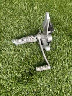 Suzuki GSXR 2001 right side rear set peg