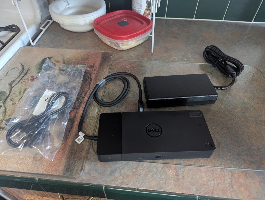 NEW Dell thunderbolt docking station