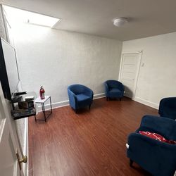 7 BEDROOM, 3 FULL BATHROOM TOWNHOUSE