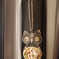 BEAUTIFUL!VINTAGE OWL NECKLACE.W/CHAIN APPROX. 24 IN.
