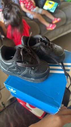 Toddler black Nikes 4c