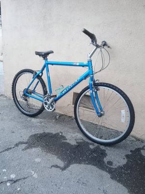 Photo $150 OBO GIANT Sedona cs mountain bike size 26 21,5 inch 6061 aluminum