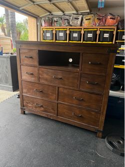 Dresser