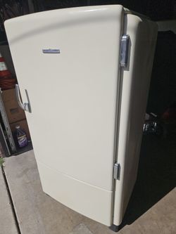 XSOLDX 1950s General Electric Refrigerator 