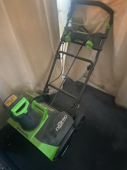 Snow thrower