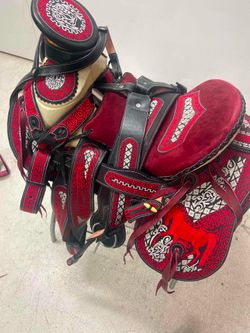 Montura charra con bordados