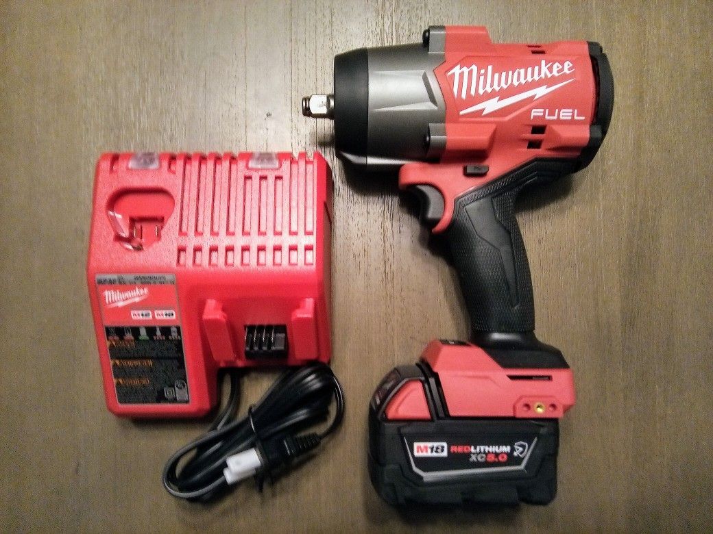 Milwaukee M18 Fuel 1/2 Inch High Torque Impact Wrench w/Friction Ring Kit