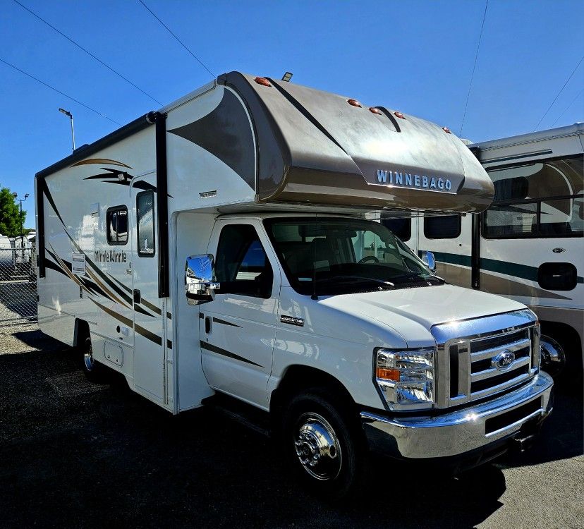 2018 Winnebago Minnie Winnie 22M