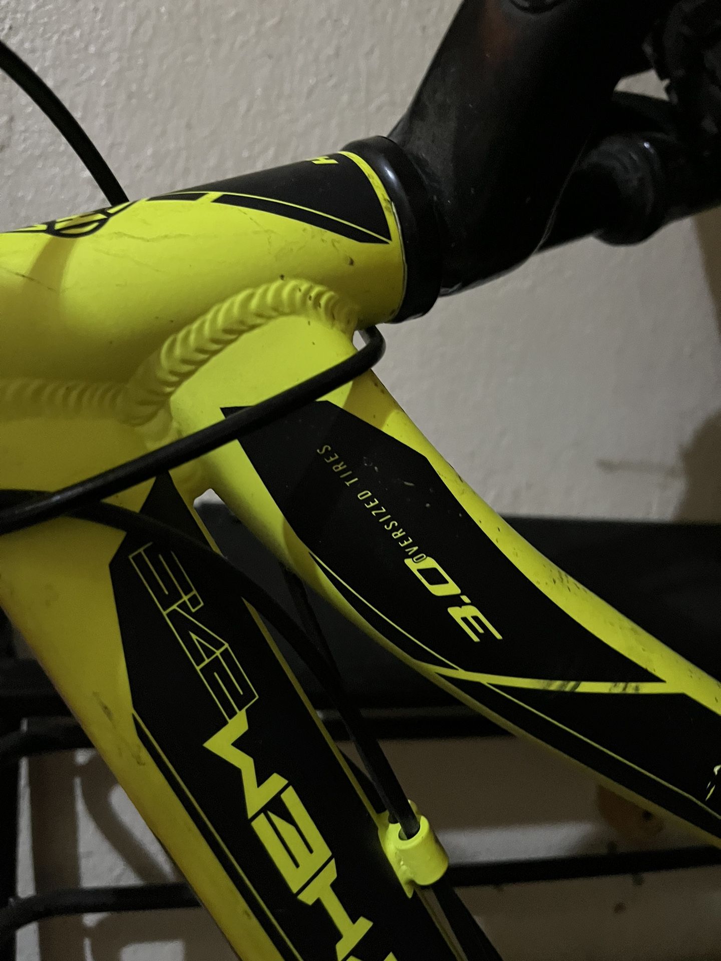 Huffy volt carnage 3.0 men's hotsell mountain bike